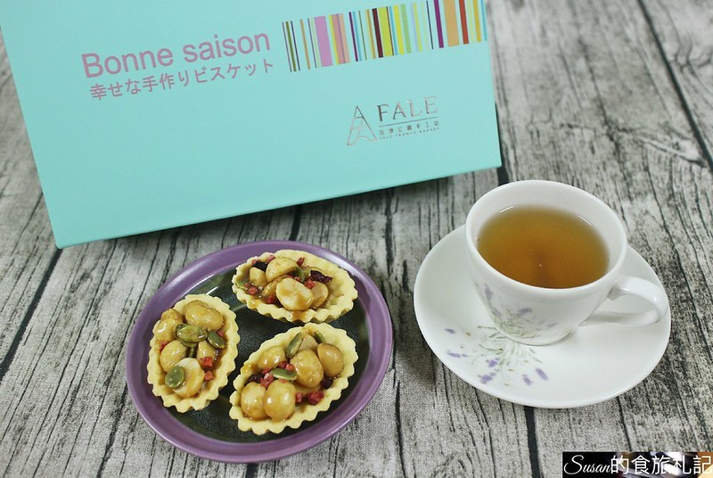 竹北伴手禮|法樂公爵手工坊2020年強打『蜜柚火山豆塔』，甜而不膩的口感，每一口都能嚐到柚子香氣的塔皮、低溫烘焙的火山豆香脆搭配香甜焦糖超可口 春節送禮