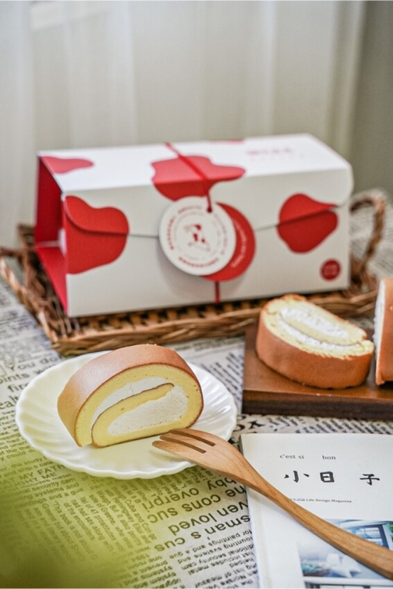 | 育兒日記 |可愛的紅色乳牛包裝北海道鮮奶油生乳捲超好吃/亞尼克彌月蛋糕