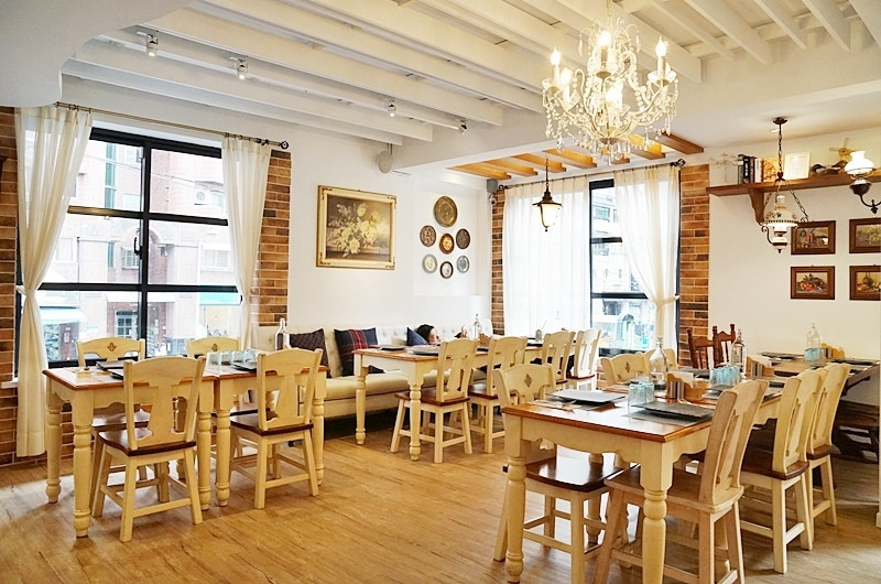 北歐小清新風格平價餐廳，訂位滿到炸，想吃請先預約，撲空不要罵我！