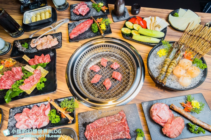 全台唯一近30種日本清酒自動販賣機，想喝自己投！還有專人桌邊代烤完全爽吃~