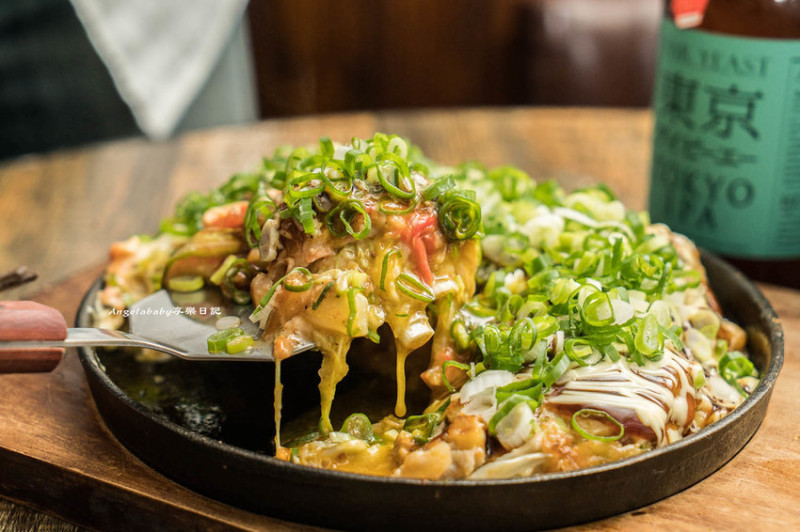 台北中山區新開幕『ABV日式居酒館-世界精釀啤酒』台灣首家昭和風日式居酒屋精釀啤酒餐廳、內有菜單、美味必點：稻草燒、和風紫蘇鮮蚵炸、大阪燒、廣島燒