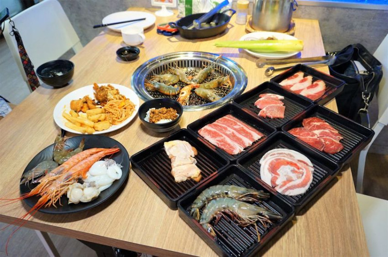 [台中水道蝦] 除了泰國蝦還有天使紅蝦x美國牛x哈根達斯吃到飽/ 有Go蝦新鮮好味道/ LED炫麗水道/ 台中流水蝦吃到飽/ 泰國蝦吃到飽