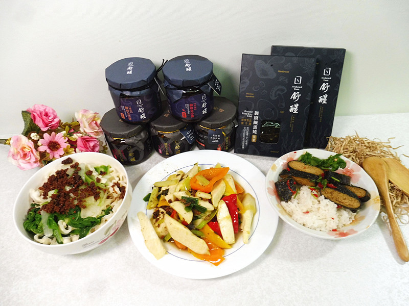 「高雄送禮推薦」【舒醒】「御賞XO醬三罐（勁辣*1、香菇*1、蘋果*1）、御廚金沙醬兩罐（微辣*1、香菇*1）、御廚鹹蛋燒*2，最純粹的美好，簡單拌飯、拌麵、炒菜、炒飯，「一口舒醒，美味甦醒」！ 