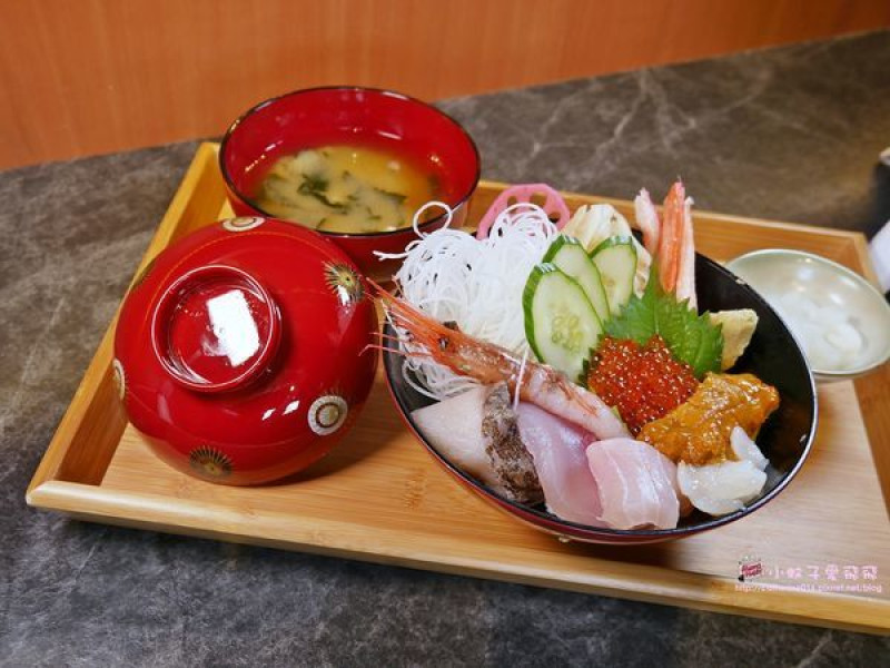 信義區美食「日本富山冰見海鮮丼 粋鮨」冰見鰤魚、白蝦、紅楚蟹不需飛日本 信義新天地A11就能享受到30年老店的甘甜味美