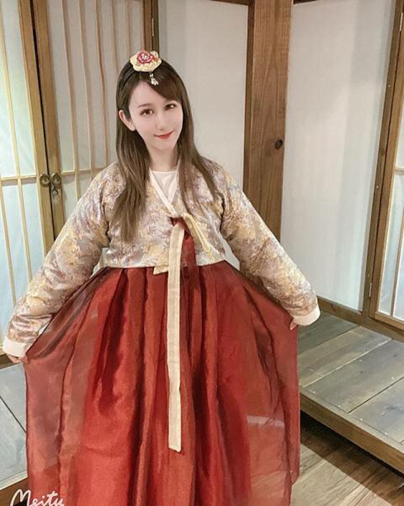 韓國華僑老闆和老闆娘親自研發各式韓國美食，韓式料理『非常石鍋』爽脆酸辣又加了滿滿起司🧀️絲的部隊鍋，你一定要試試看！