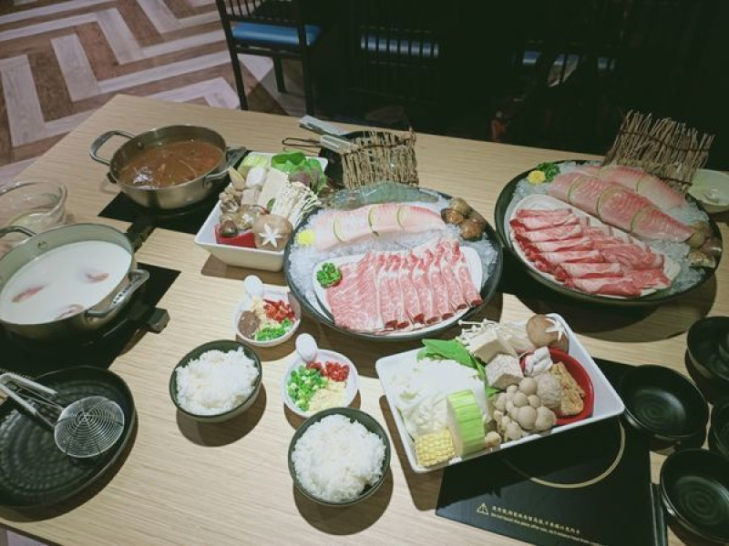 捷運鍋物美食大坪林站火鍋推薦－鬼椒一番鍋！！極致豪華版的澳洲和牛菲力、霜降與小海陸雙拼＊火鍋界的美食饗宴＊