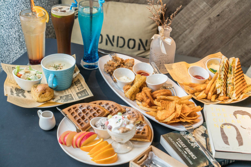 淡水美食推薦｜WHAT 什麼生活 披薩輕食&飲品 不限時咖啡、提供插座wif、大份量美食、親子友善餐廳、淡大生最愛、好吃帕尼尼、平價美食、聚餐推薦（內有菜單）