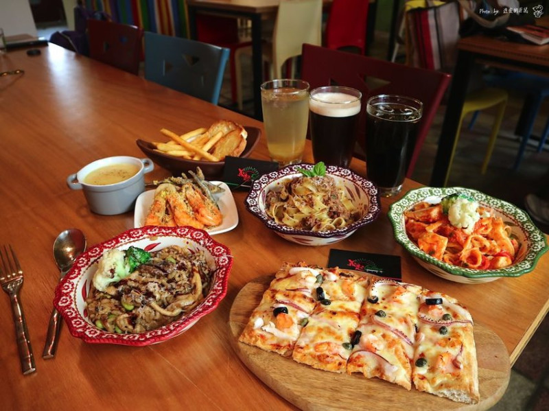 義起、Eating 義式麵店：隱身於台南東區巷弄內的老宅義式餐廳｜健康天然美味義大利麵，給你安心又享受的用餐食光｜台南東區聚餐餐廳推薦 - 進食的巨鼠