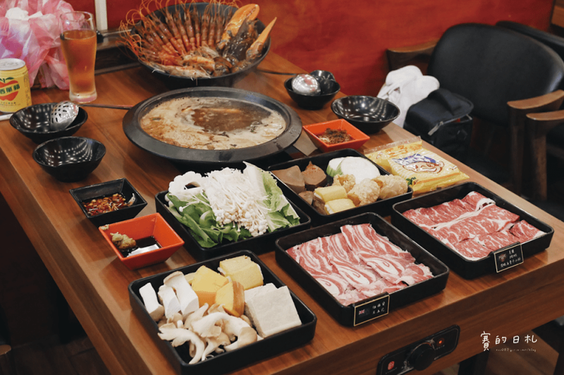 台北中山區 嗨蝦蝦 三杯醉蝦石頭鍋｜使用三杯蝦最為基底，搭配上超多高級食材吃到飽，一人只要699！