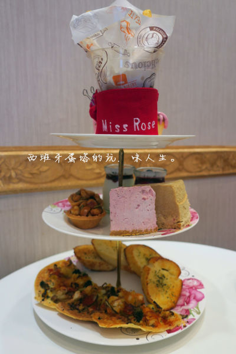MISS ROSE CAFÉ｜板橋江子翠捷運站旁的優雅咖啡廳，美味蔬食玫瑰下午茶，再享飲品買一送一！