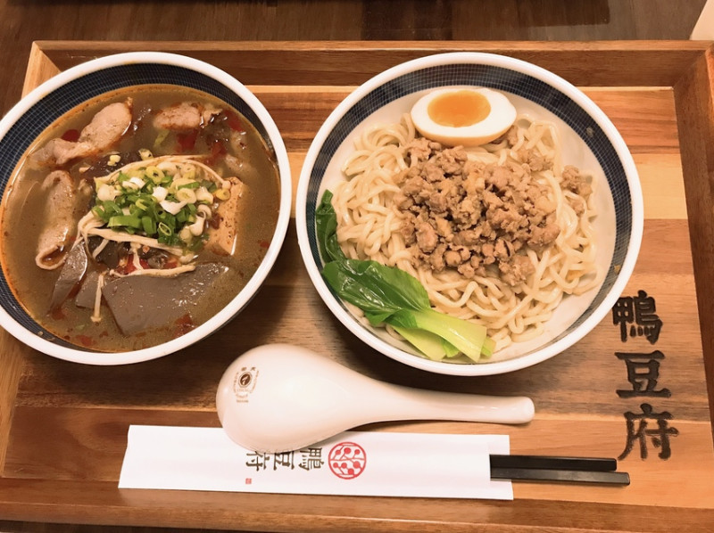 中午吃什麼~辣辣的鴨豆府