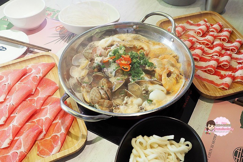 【高雄│鳳山】春囍打邊爐-文濱店│94狂！＄499海鮮卜卜鍋吃到飽、吃到爽！（文山特區美食）