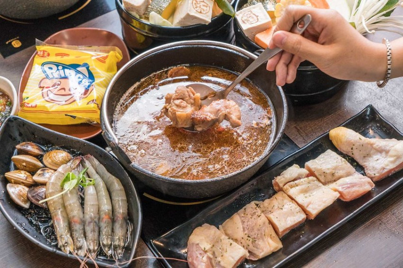 國父紀念館站超值個人火鍋店｜滾吧鍋物 光復南店 『麻雕雞鍋』、『超值海陸雙人套餐』大口吃肉不傷荷包、打卡送肉、開幕優惠、壽星驚喜、信義區鍋物、大安區聚餐