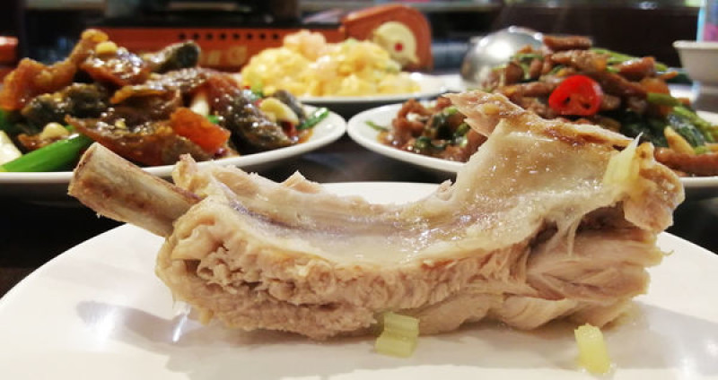 【台北大安區美食記】老師好羊肉爐 光復南路超人氣平價熱炒店 老火元氣鍋 爽口湯頭 豬肋排讓你盡情大口吃肉