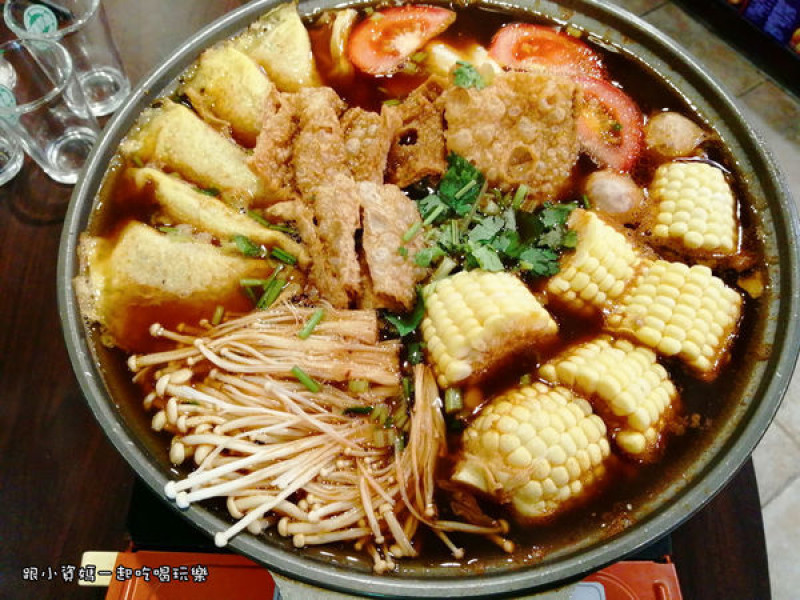 【台北大安區美食記】老師好羊肉爐 平價熱炒店 黃金烤雞 大閘蟹 泰國活蝦料理 火鍋  朋友同事聚餐好選擇