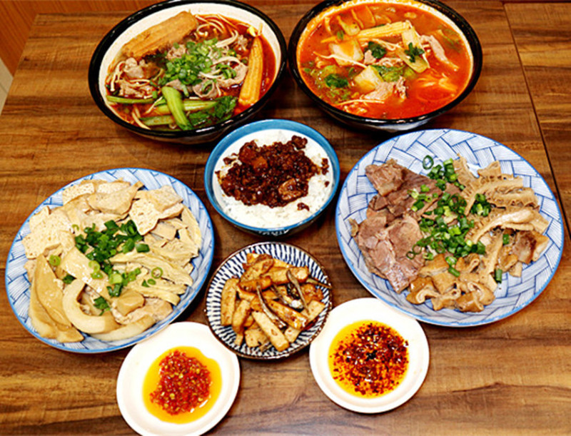 「台北士林牛肉麵」【佬饕賦精緻麵舖】傳承自不同家庭的家鄉味，有醇厚麻香老味道，也有新一代創新的好滋味！