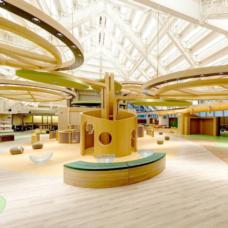 絕美場景竟然是親子館，絕對讓爸媽都捨不得離開！超好拍超好玩的新竹香山親子館即將開幕，還有紙捲迷宮、迷你版滑步車道與滿滿的幸福感。