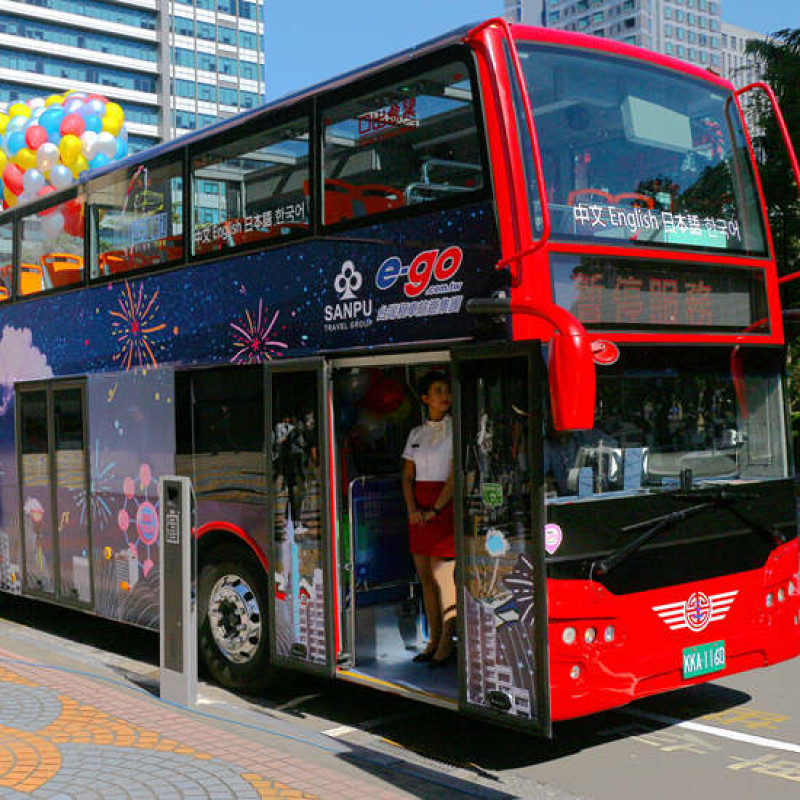 免開車吃遍台北米其林必比登推薦美食，台北雙層觀光巴士連假期間推出特惠，讓你在台北好吃好玩又省錢。