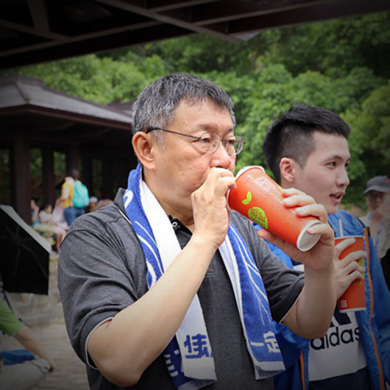 柯市長原來連登山都超強！北投登高腳力賽，柯P完勝，居然還邊爬山邊狂嗑北投美食；窩客島現場直擊畫面，強力推薦8個北投在地人也愛的美食景點！