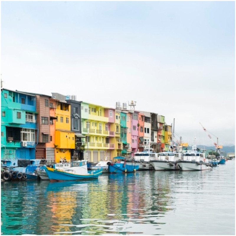 玩遍基隆海味街區！走進中正區追IG打卡點、在地人力推老字號小吃、入住濱海旅宿，感受基隆獨有的風情樣貌。