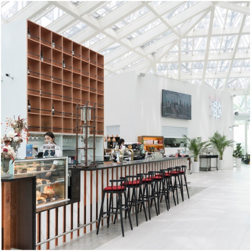 一定要朝聖的夢幻景觀餐廳！以純白色建築打造的台南市美術館2館，設置唯美展區、咖啡館、景觀餐廳，美出新高度。