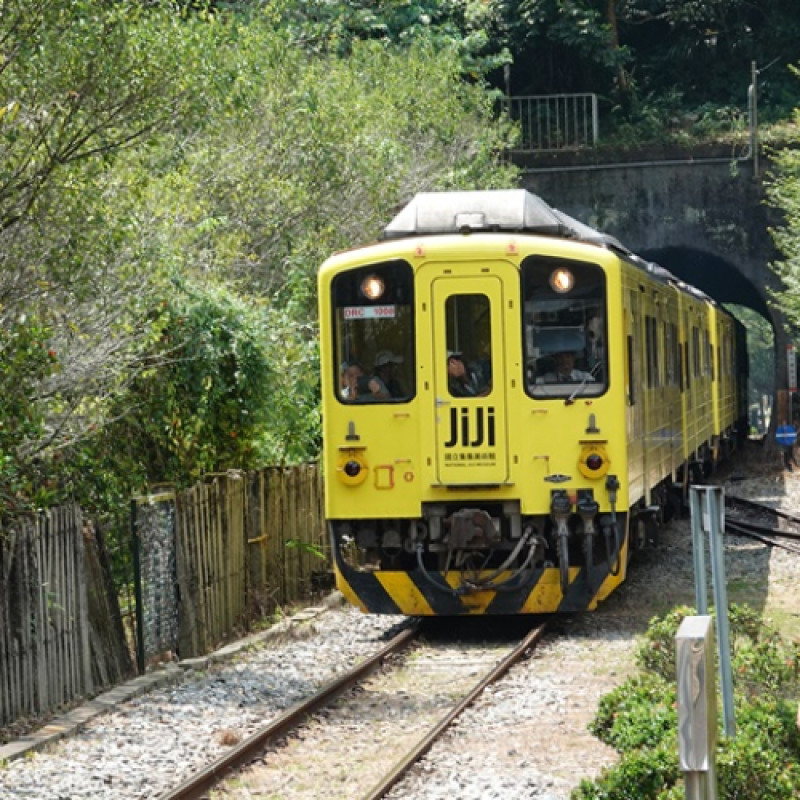 就差你還沒拍！討論度爆表的集集彩繪列車「國立集集美術館」正式上路，期間限定365天陪你暢玩集集線。