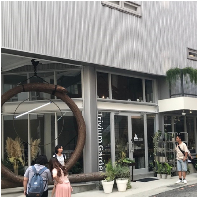 台中最新打卡點！微型商場「中興工廠re_Gartory」正式開幕，大型蒸汽曲木裝置美學感十足，成為台中人搶拍焦點。