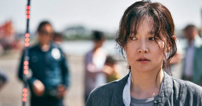 氧氣美女李英愛睽違14年新電影！「復仇母親」改編韓國社會議題，尋找失蹤愛子不計代價，千萬不要挑戰地方媽媽。