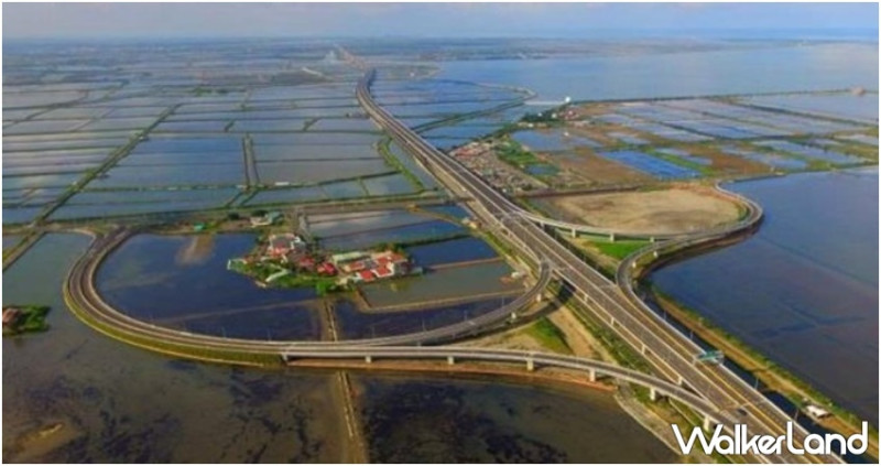 西部人終於等到了！「台61線西濱快速道路」明年春節前通車，全線免費讓所有人都嗨了，搶先帶你看7個必玩的海線觀光景點。