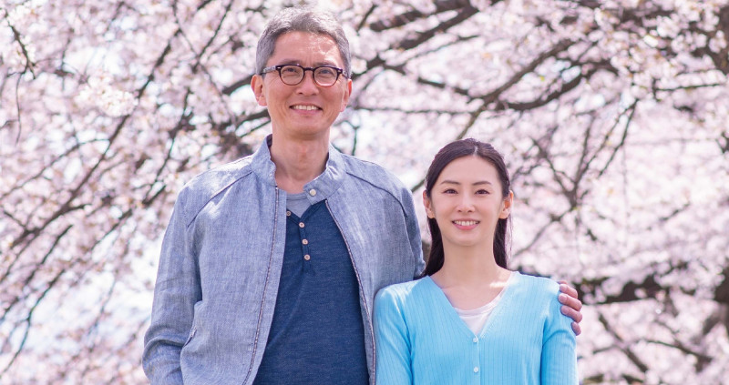 「美食不孤單」吃貨大叔新作！「添好孕」改編創銷作家親身經驗，看松重豐、北川景子挑戰「做人」計劃。加碼抽12／17搶先看特映券。