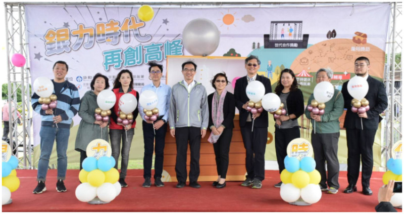 「銀力時代」千人健走活動，共饗中高齡勞動就業成果。