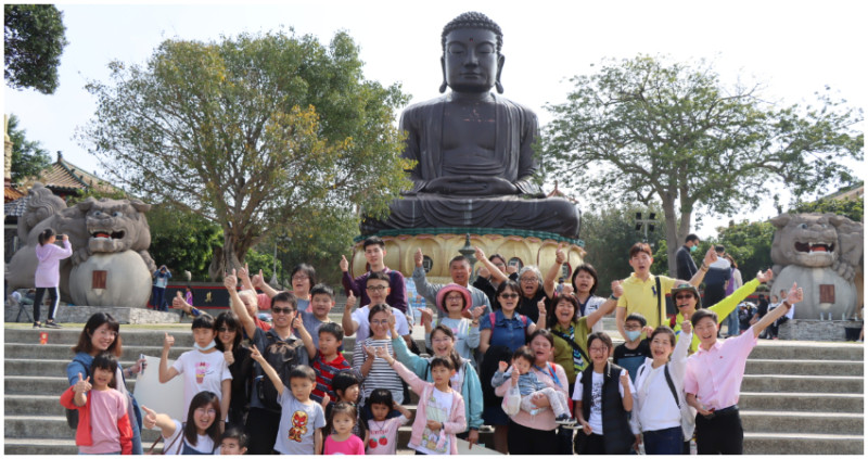 彰化大佛風華一甲子，中美製藥集體彩筆禮讚。