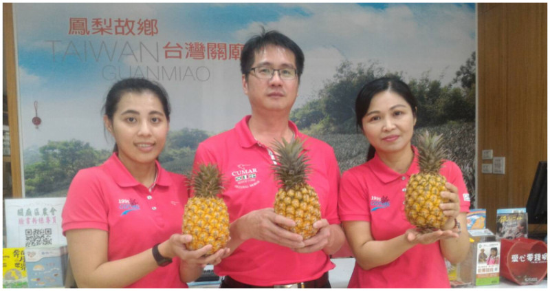 搶救鳳梨動起來！中華郵政邀請民眾一同吃鳳梨挺農民。