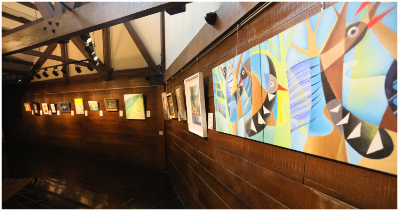 統一集團玲廊滿藝掀線上購畫新頁， 「拾光藝展」接力給暖，星巴克漢中門市化身藝術殿堂。