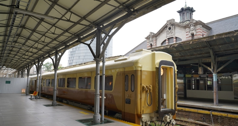 自強號變身復古咖啡廳！鐵道迷一定要衝「MAMONAKU CAFE」，搭上時光列車回到70年代。