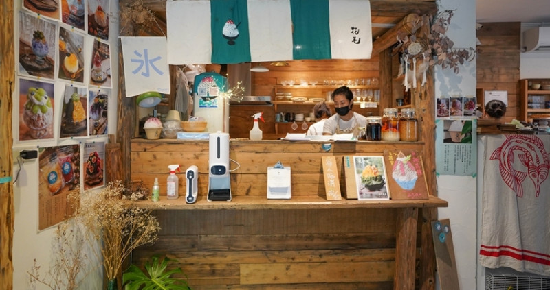 絕美日式刨冰！台中刨冰專門店「花毛かき氷喫茶」，每種刨冰都是一座繽紛的冰山，日式刨冰、可頌鬆餅都吃得出用心。