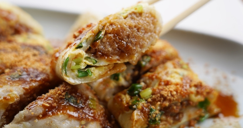 整顆肉粽加進蛋餅！不是端午節也能吃到肉粽蛋餅，超人氣創意蛋餅專賣店「蛋餅王」，蘿蔔糕蛋餅也推薦。