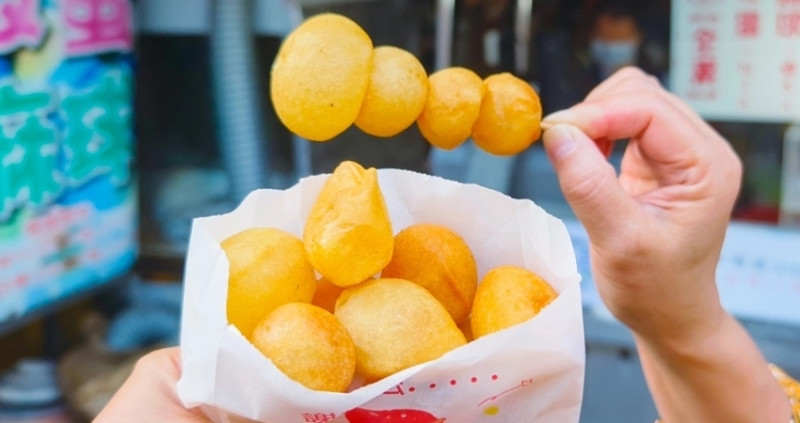 只要1元！古早味地球瓜一顆1元、芝麻球5元「朱爺爺QQ蛋地瓜球」，在地排隊美食傳說，下午茶點心推薦。