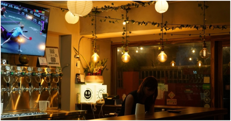 成為你第二個家！精釀啤酒專賣店，Happy hour第二杯半價「小倫家精釀啤酒餐館 」。