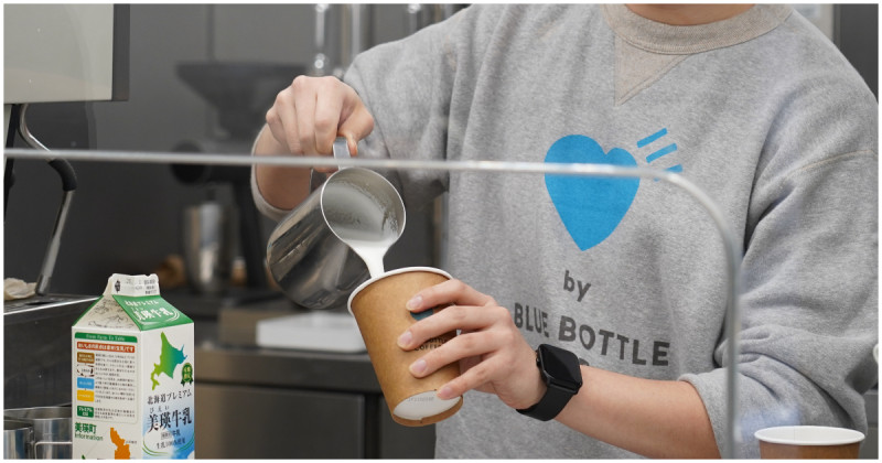 愛心藍瓶咖啡！東京唯一藍瓶咖啡聯名店「HUMAN MADE by Blue Bottle Coffee 」，限定藍瓶周邊買爆。