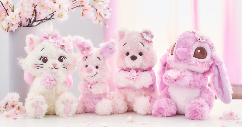 櫻花季小物必收藏！迪士尼限定櫻花系列周邊玩瘋了，杯麵、三眼怪太療癒了吧。