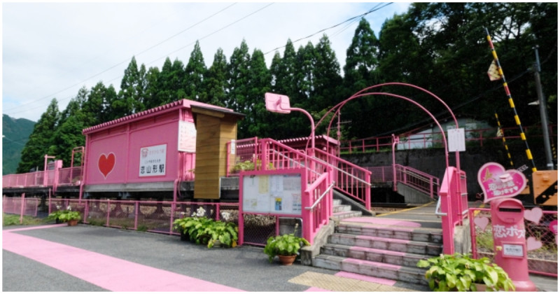 日本4大戀愛車站之一！最粉嫩的鳥取景點「戀山形車站」，海外新人專程來拍婚紗。