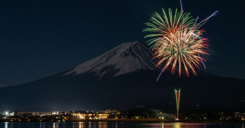 一生必看！在河口湖唯一水上餐廳，360度欣賞浪漫冬季煙火的絕美夜景。