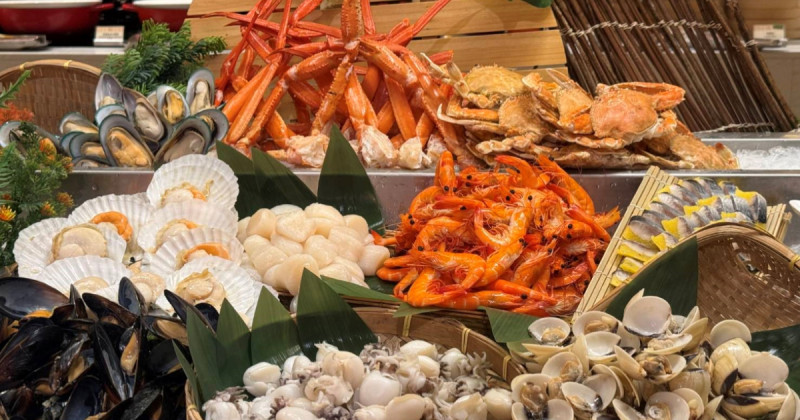 海鮮吃到飽新菜單！溫莎咖啡廳豪華海鮮、爐烤牛排，150道頂級料理吃到飽。