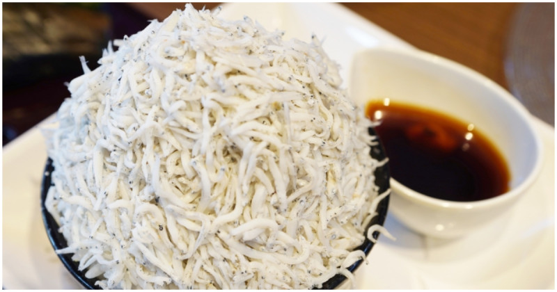 和歌山必吃美食！吻仔魚山丘丼飯「滿幸商店」，價格划算在地人也瘋狂。