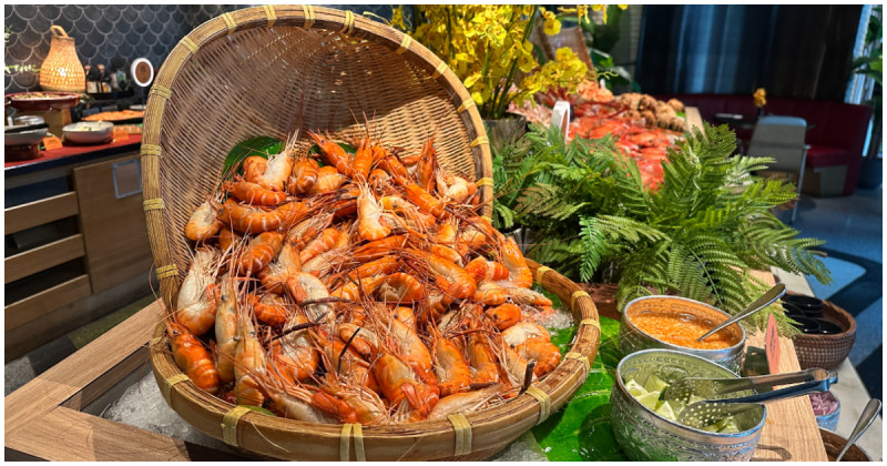 泰市場吃到飽新菜單！巨無霸火山排骨 萬隻泰國蝦，搶攻大直吃到飽必吃清單。