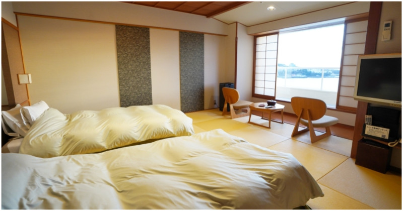 和歌山溫泉飯店推薦！日本夕陽百選之一紀州白濱武藏旅館，每晚免費供應牛肉湯。