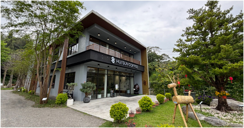 南投埔里咖啡廳推薦！台灣惠蓀咖啡品牌館 森林系景觀空間結合在地選物，紅玉紅茶咖啡必喝。