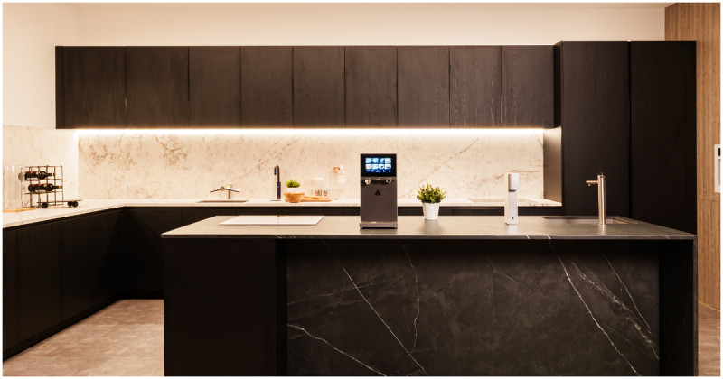 恆隆行精品級淨水體驗館，一站式提供氣泡水、瞬冰瞬熱、聲控感應等多種淨水商品。