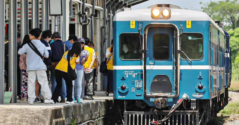 藍寶寶郵輪列車再現！鐵道迷朝聖列車 DR2400慢遊新竹文化風景。